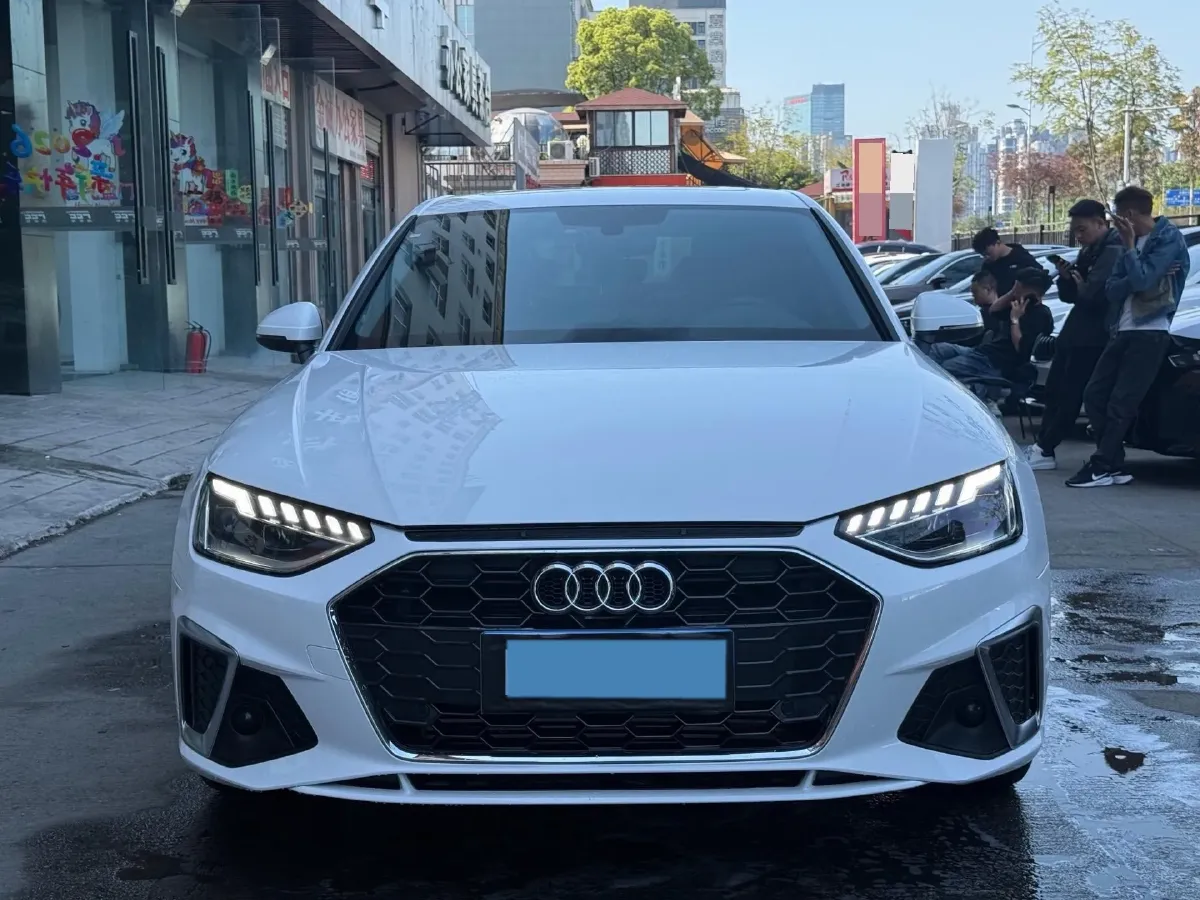 2022 Audi A4L 2.0T 190HP L4 7DCT,autocango,china used car exporter,china ev exporter,chinese used car exporter,chinese used ev exporter