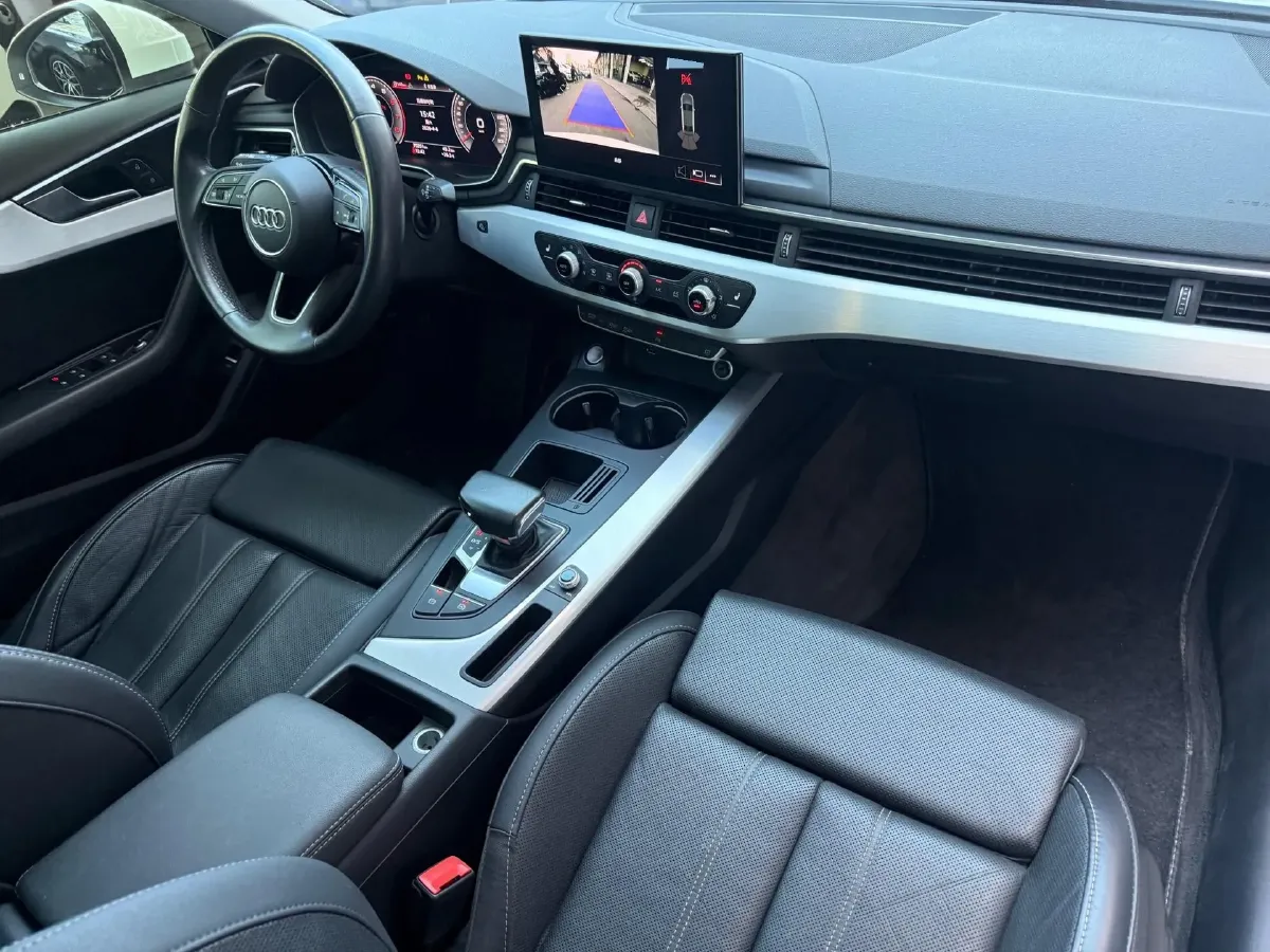 2022 Audi A4L 2.0T 190HP L4 7DCT,autocango,china used car exporter,china ev exporter,chinese used car exporter,chinese used ev exporter