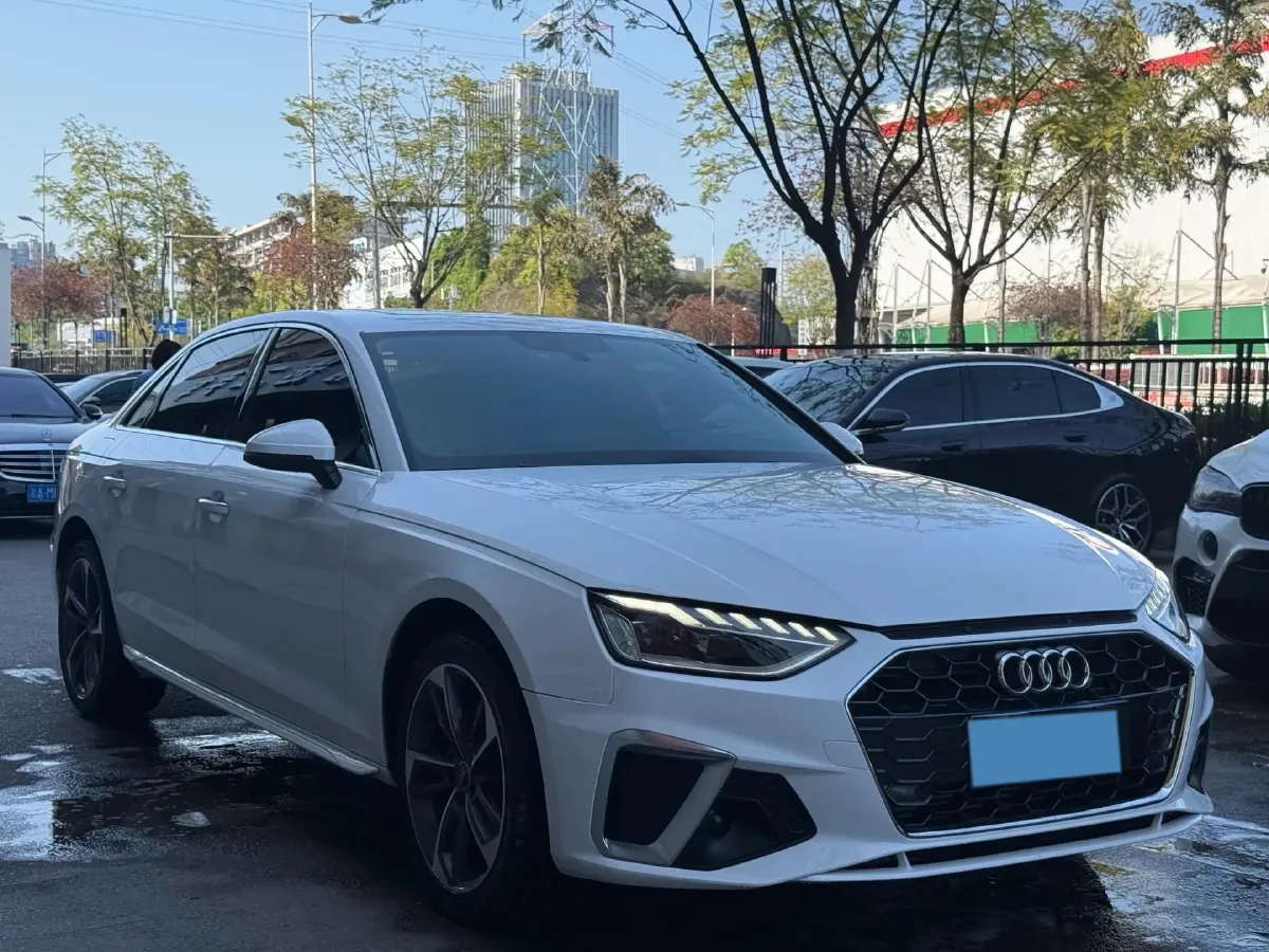 2022 Audi A4L 2.0T 190HP L4 7DCT,autocango,china used car exporter,china ev exporter,chinese used car exporter,chinese used ev exporter