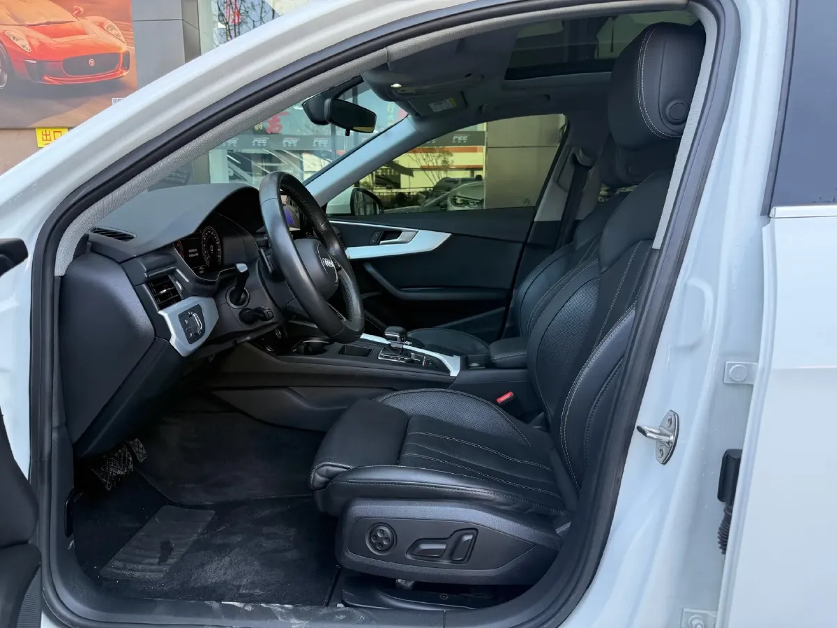 2022 Audi A4L 2.0T 190HP L4 7DCT,autocango,china used car exporter,china ev exporter,chinese used car exporter,chinese used ev exporter