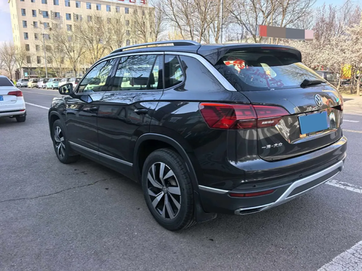 2019 Jeep Cherokee 2.0T 234HP L4 9AT,autocango,china used car exporter,china ev exporter,chinese used car exporter,chinese used ev exporter