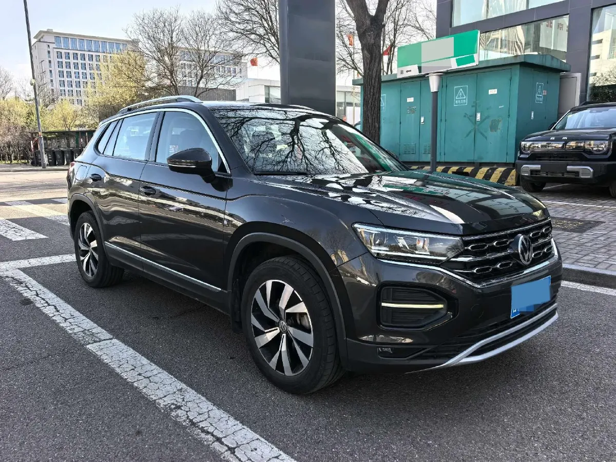 2019 Jeep Cherokee 2.0T 234HP L4 9AT,autocango,china used car exporter,china ev exporter,chinese used car exporter,chinese used ev exporter