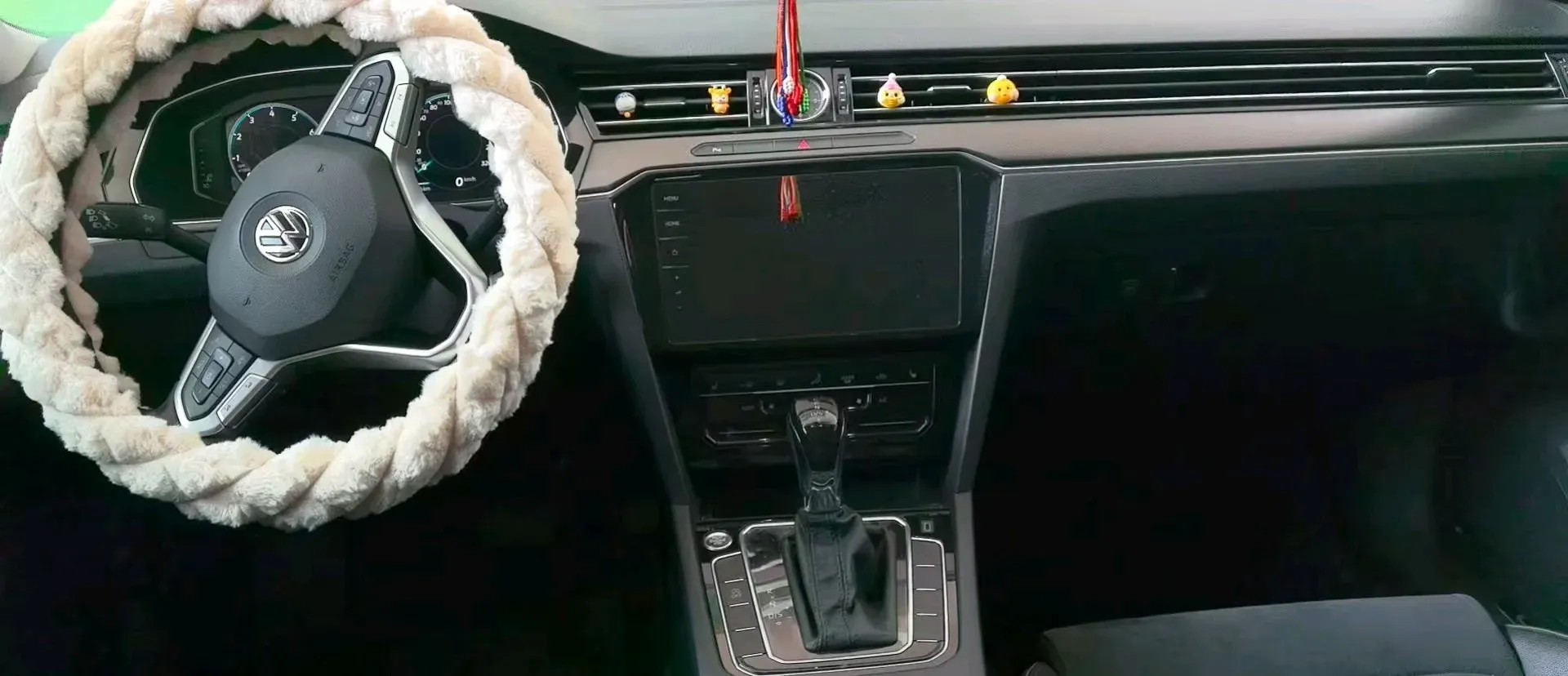 2020 Volkswagen Magotan 2.0T 186HP L4 7DCT,autocango,china used car exporter,china ev exporter,chinese used car exporter,chinese used ev exporter