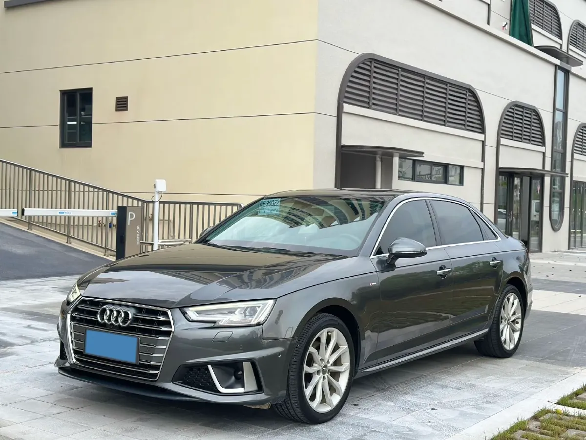 2019 Audi A4L 2.0T 190HP L4 7DCT,autocango,china used car exporter,china ev exporter,chinese used car exporter,chinese used ev exporter