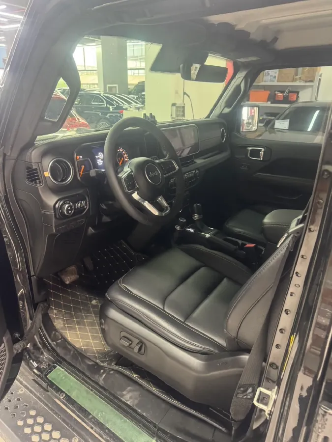 2024 Jeep Wrangler 2.0T 266HP L4 8AT,autocango,china used car exporter,china ev exporter,chinese used car exporter,chinese used ev exporter