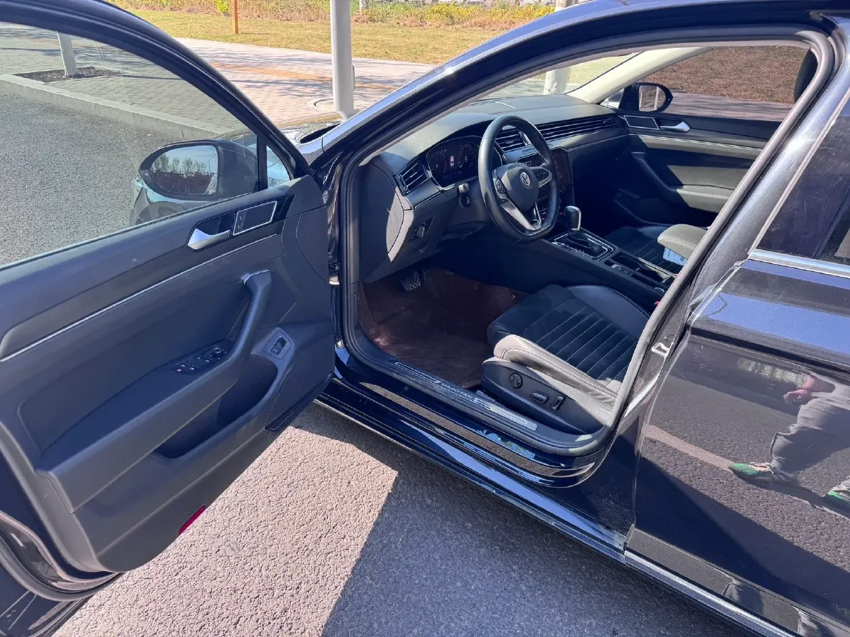 2020 Volkswagen Magotan 2.0T 186HP L4 7DCT,autocango,china used car exporter,china ev exporter,chinese used car exporter,chinese used ev exporter