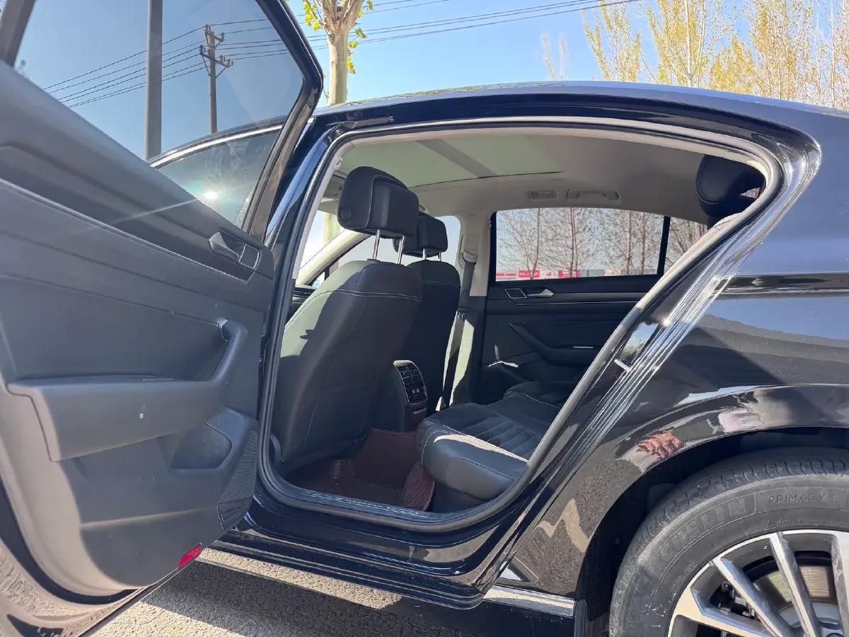 2020 Volkswagen Magotan 2.0T 186HP L4 7DCT,autocango,china used car exporter,china ev exporter,chinese used car exporter,chinese used ev exporter