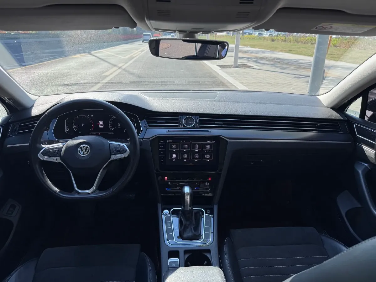 2020 Volkswagen Magotan 2.0T 186HP L4 7DCT,autocango,china used car exporter,china ev exporter,chinese used car exporter,chinese used ev exporter