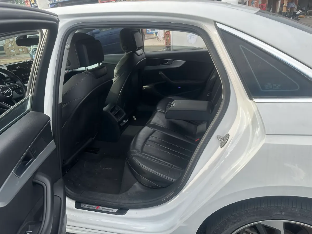 2020 Audi A4L 2.0T 190HP L4 7DCT,autocango,china used car exporter,china ev exporter,chinese used car exporter,chinese used ev exporter