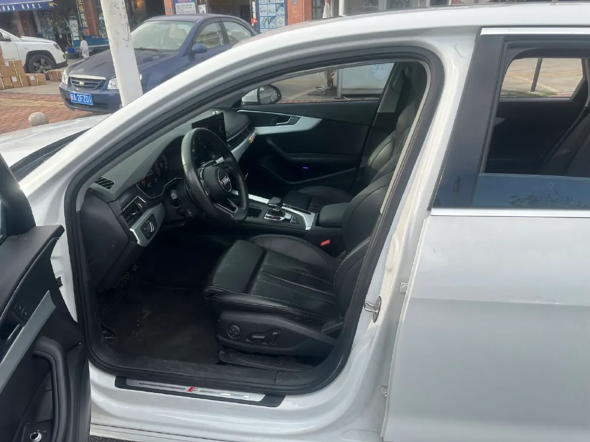 2020 Audi A4L 2.0T 190HP L4 7DCT,autocango,china used car exporter,china ev exporter,chinese used car exporter,chinese used ev exporter