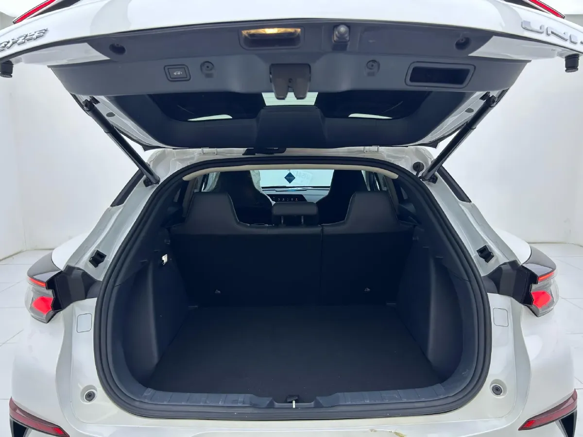 2020 ChangAn UNI-T 1.5T 180HP L4 7DCT,autocango,china used car exporter,china ev exporter,chinese used car exporter,chinese used ev exporter