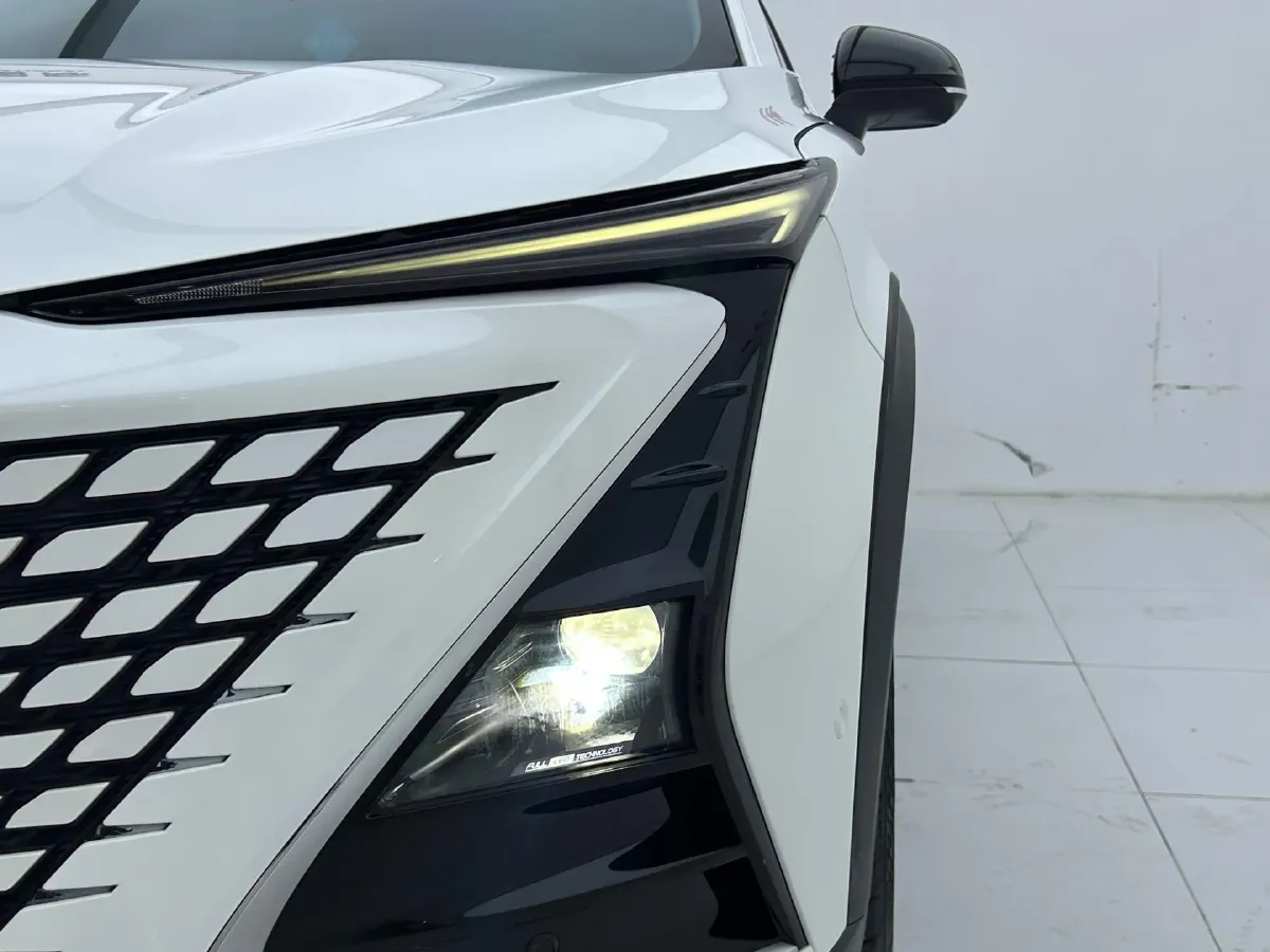 2020 ChangAn UNI-T 1.5T 180HP L4 7DCT,autocango,china used car exporter,china ev exporter,chinese used car exporter,chinese used ev exporter