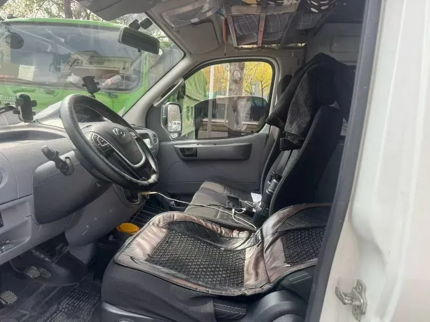 2020 MAXUS XinTu V80 2.5T 136HP L4 6MT,autocango,china used car exporter,china ev exporter,chinese used car exporter,chinese used ev exporter