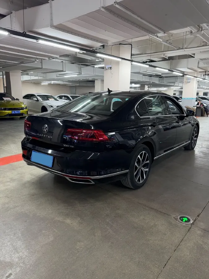 2020 Volkswagen Magotan 2.0T 186HP L4 7DCT,autocango,china used car exporter,china ev exporter,chinese used car exporter,chinese used ev exporter