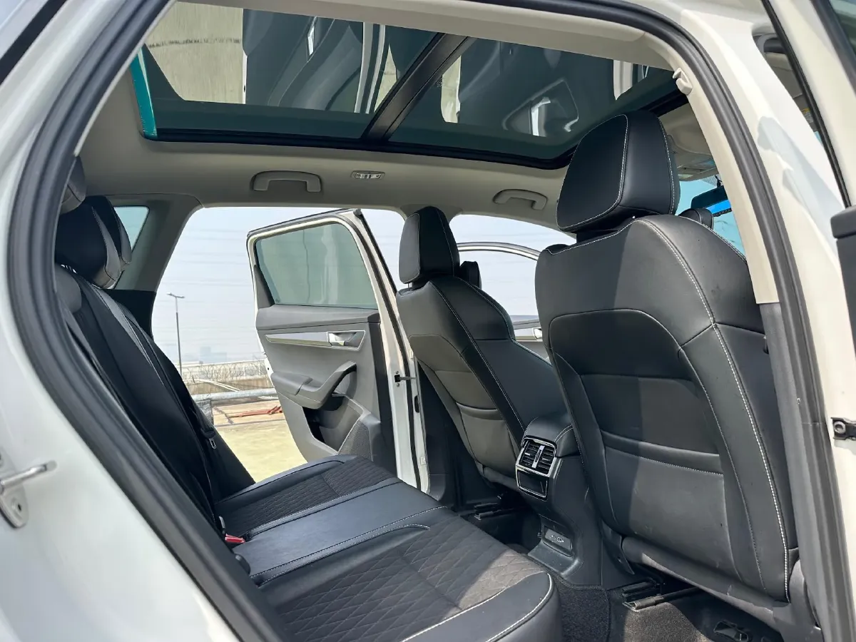 2021 Skoda Karoq 1.4T 150HP L4 7DCT,autocango,china used car exporter,china ev exporter,chinese used car exporter,chinese used ev exporter