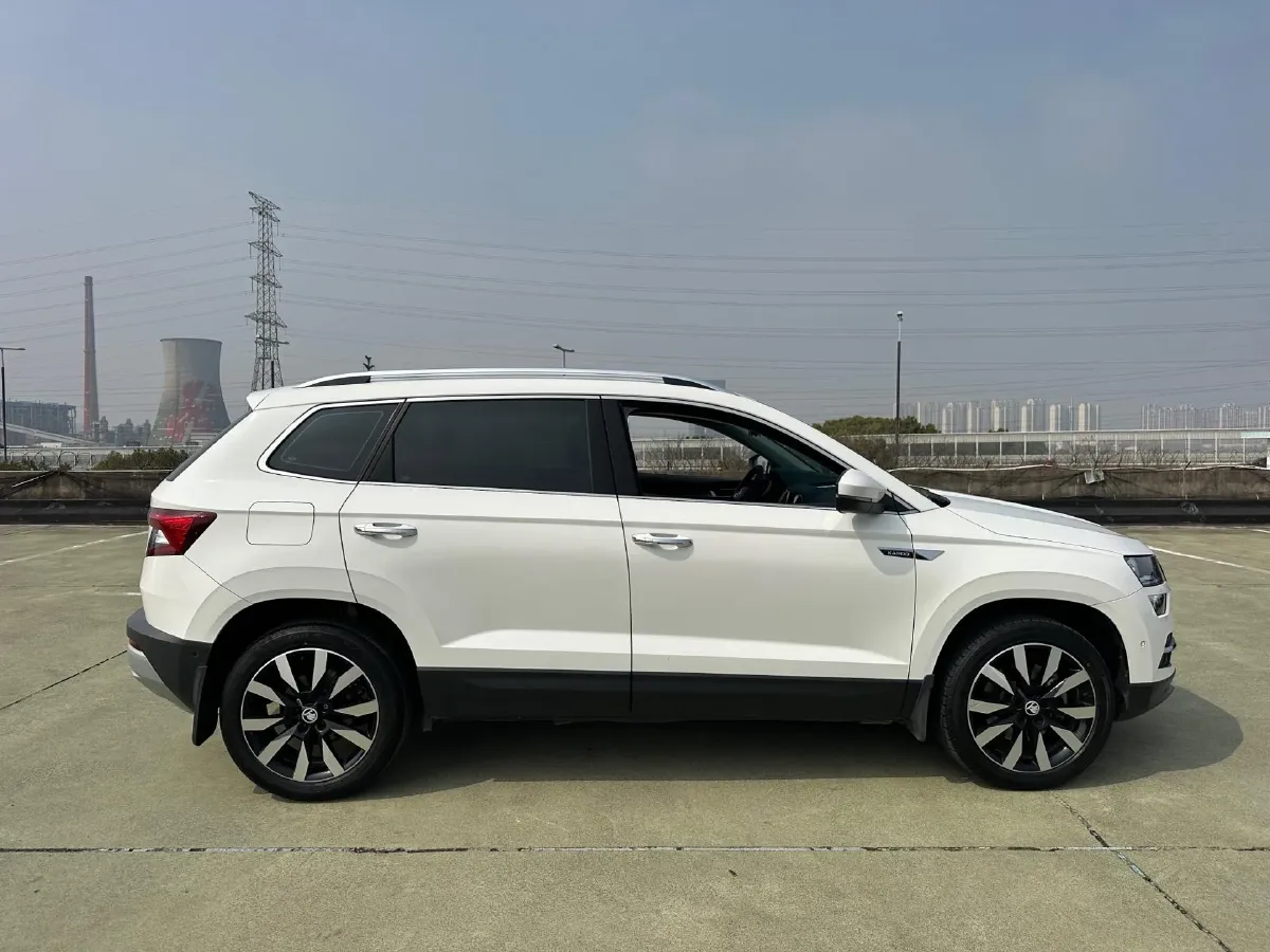 2021 Skoda Karoq 1.4T 150HP L4 7DCT,autocango,china used car exporter,china ev exporter,chinese used car exporter,chinese used ev exporter
