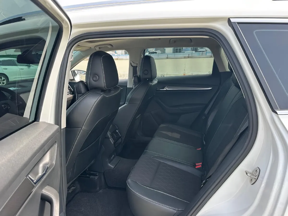 2021 Skoda Karoq 1.4T 150HP L4 7DCT,autocango,china used car exporter,china ev exporter,chinese used car exporter,chinese used ev exporter