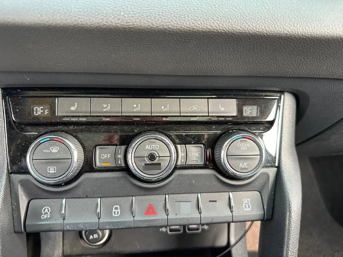 2021 Skoda Karoq 1.4T 150HP L4 7DCT,autocango,china used car exporter,china ev exporter,chinese used car exporter,chinese used ev exporter