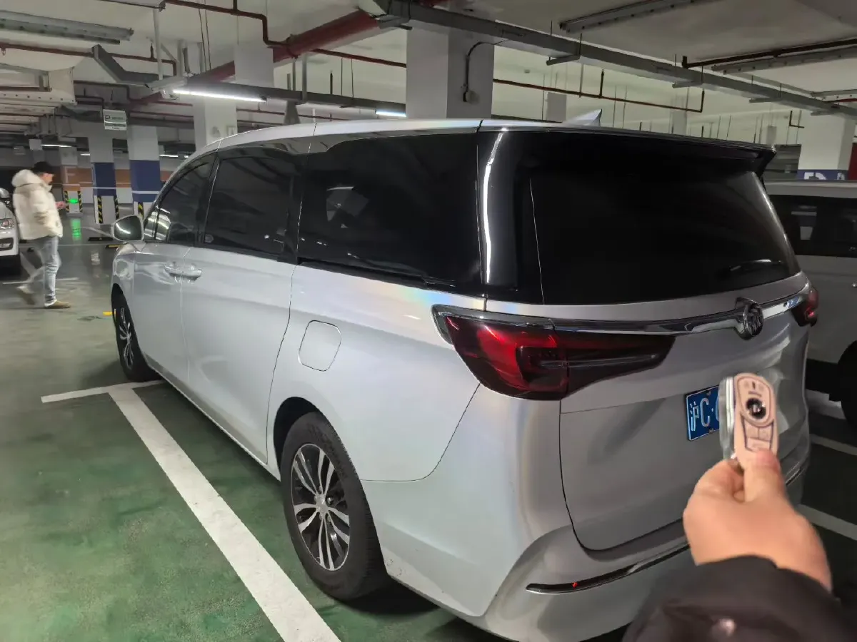 2021 Buick GL8 2.0T 237HP L4 9AT,autocango,china used car exporter,china ev exporter,chinese used car exporter,chinese used ev exporter