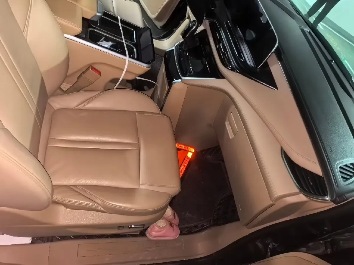 2021 Buick GL8 2.0T 237HP L4 9AT,autocango,china used car exporter,china ev exporter,chinese used car exporter,chinese used ev exporter