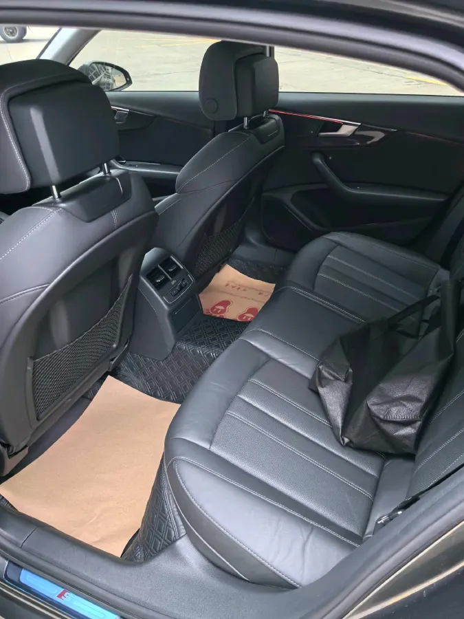 2020 Audi A4L 2.0T 190HP L4 7DCT,autocango,china used car exporter,china ev exporter,chinese used car exporter,chinese used ev exporter