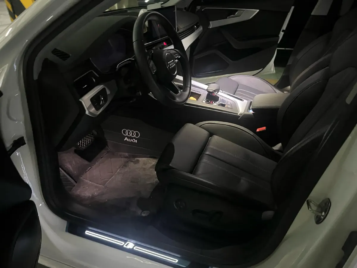 2023 Audi A4L 2.0T 190HP L4 7DCT,autocango,china used car exporter,china ev exporter,chinese used car exporter,chinese used ev exporter