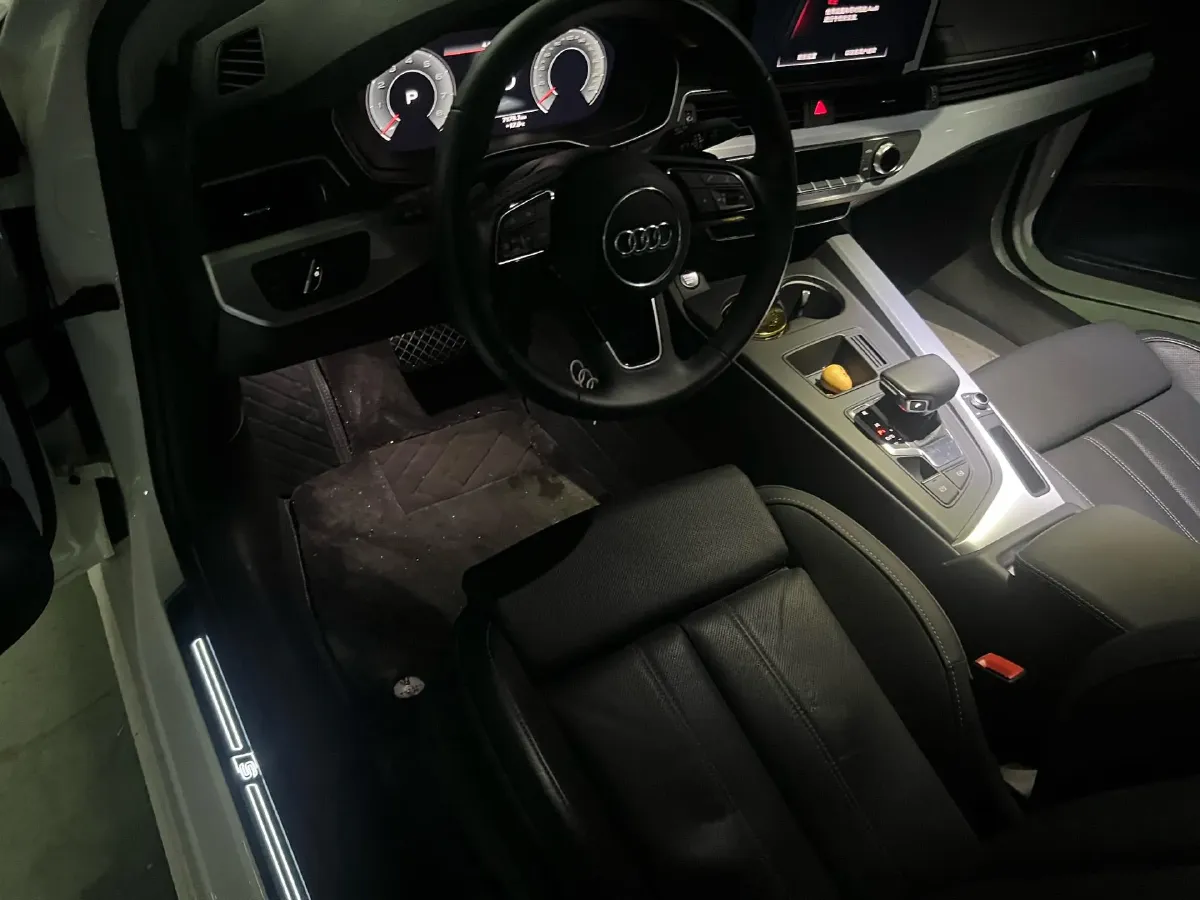 2023 Audi A4L 2.0T 190HP L4 7DCT,autocango,china used car exporter,china ev exporter,chinese used car exporter,chinese used ev exporter