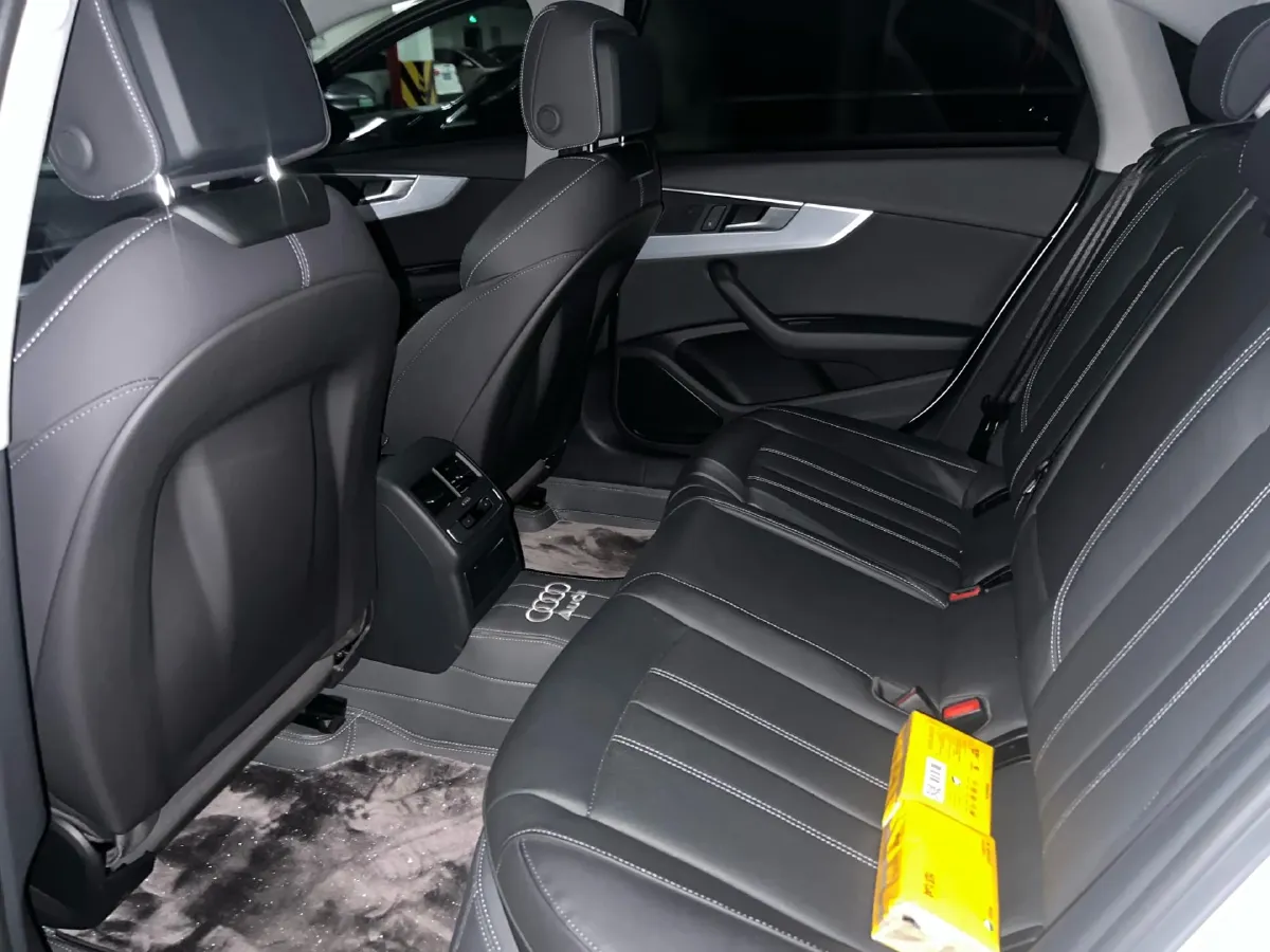 2023 Audi A4L 2.0T 190HP L4 7DCT,autocango,china used car exporter,china ev exporter,chinese used car exporter,chinese used ev exporter