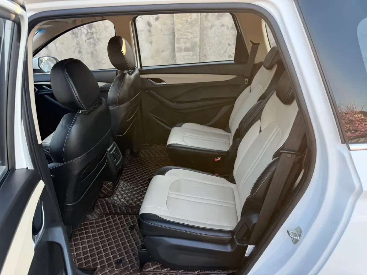 2018 BaoJun 530 1.5T 150HP L4 6MT,autocango,china used car exporter,china ev exporter,chinese used car exporter,chinese used ev exporter