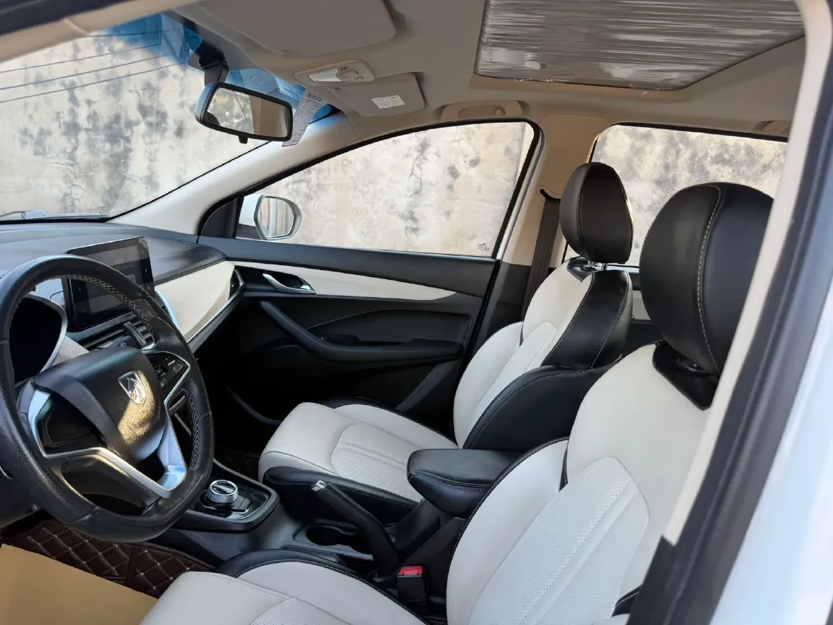 2018 BaoJun 530 1.5T 150HP L4 6MT,autocango,china used car exporter,china ev exporter,chinese used car exporter,chinese used ev exporter