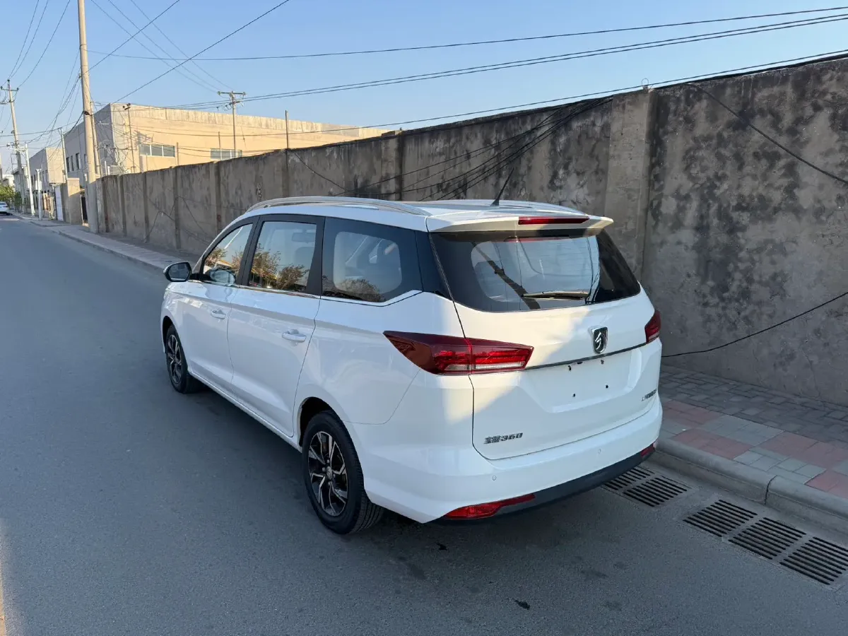 2018 BaoJun 530 1.5T 150HP L4 6MT,autocango,china used car exporter,china ev exporter,chinese used car exporter,chinese used ev exporter