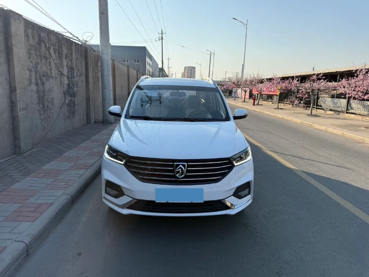 2018 BaoJun 530 1.5T 150HP L4 6MT,autocango,china used car exporter,china ev exporter,chinese used car exporter,chinese used ev exporter