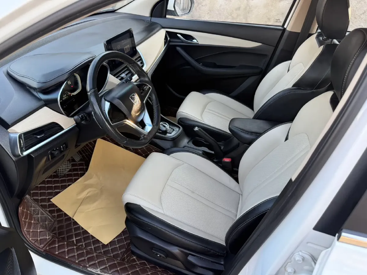 2018 BaoJun 530 1.5T 150HP L4 6MT,autocango,china used car exporter,china ev exporter,chinese used car exporter,chinese used ev exporter