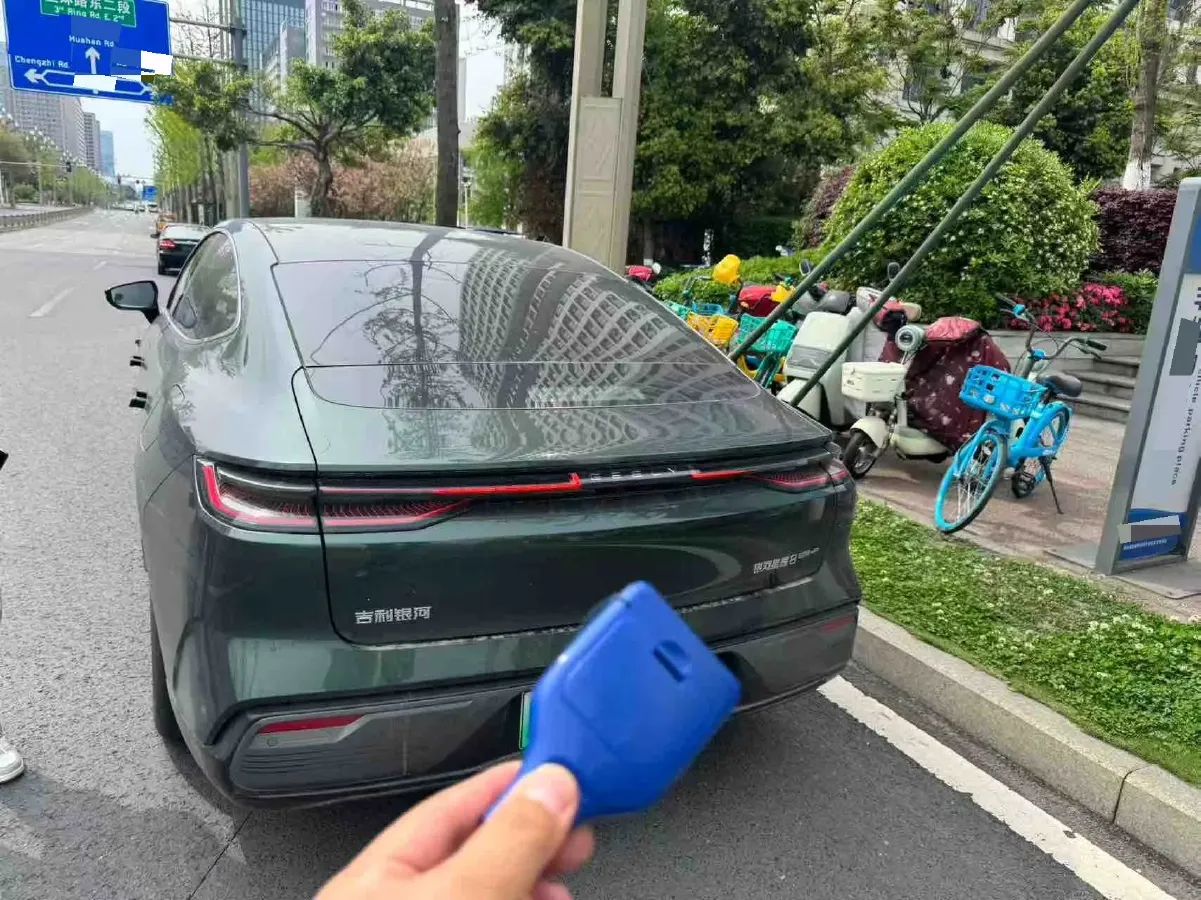 2025 Geely Galaxy Starshine 8 1.5T 163HP L4 3DHT PHEV 27.69KWH,autocango,china used car exporter,china ev exporter,chinese used car exporter,chinese used ev exporter