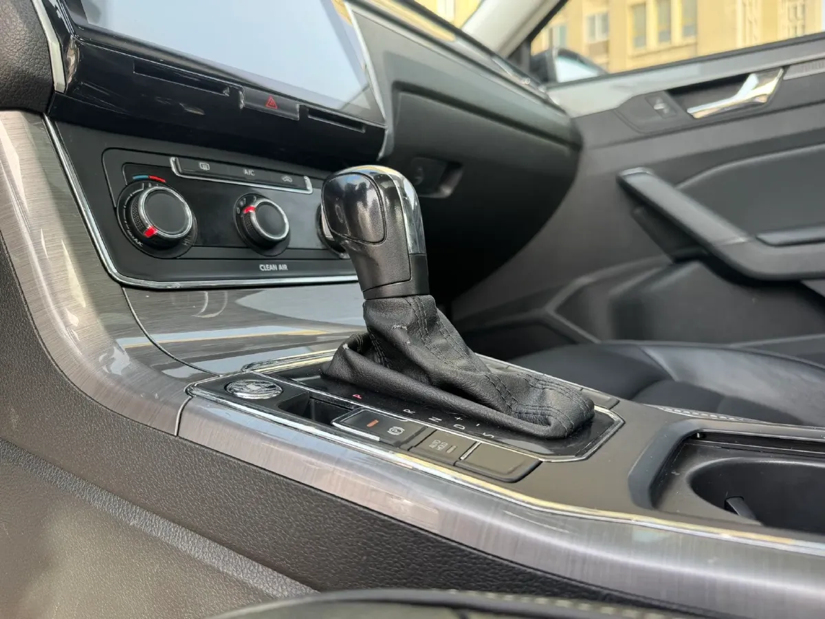 2016 Volkswagen Passat 1.8T 180HP L4 7DCT,autocango,china used car exporter,china ev exporter,chinese used car exporter,chinese used ev exporter