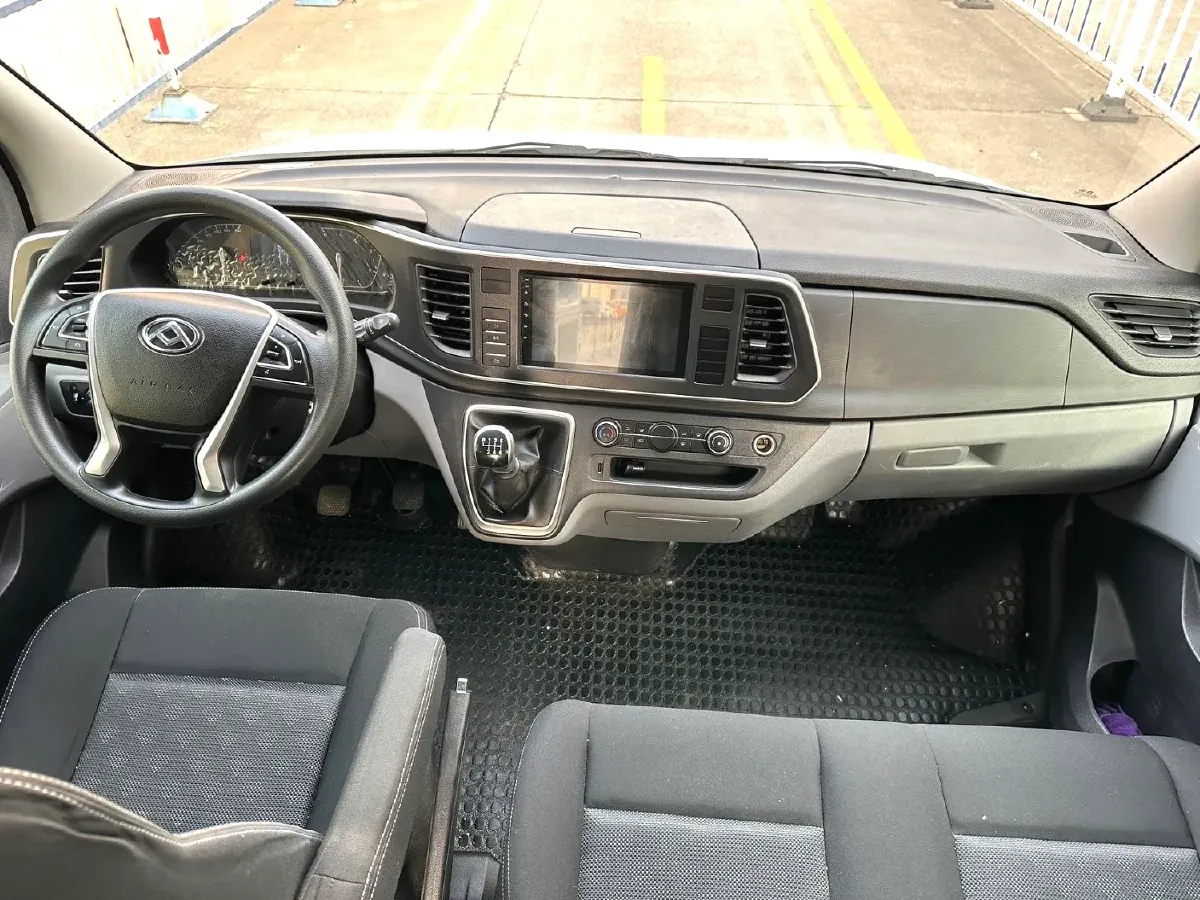 2024 MAXUS XinTu V80 2.0T 147HP L4 6MT,autocango,china used car exporter,china ev exporter,chinese used car exporter,chinese used ev exporter