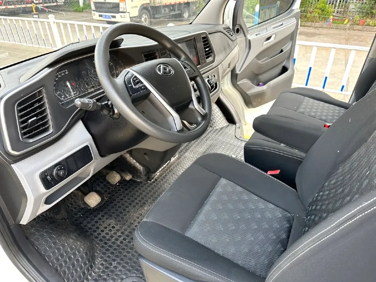 2024 MAXUS XinTu V80 2.0T 147HP L4 6MT,autocango,china used car exporter,china ev exporter,chinese used car exporter,chinese used ev exporter