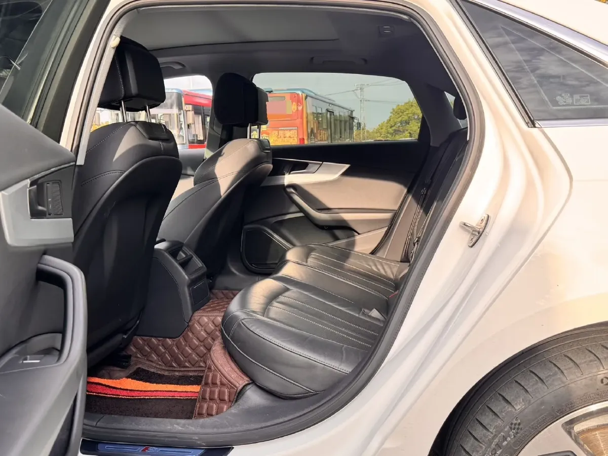 2020 Audi A4L 2.0T 190HP L4 7DCT,autocango,china used car exporter,china ev exporter,chinese used car exporter,chinese used ev exporter