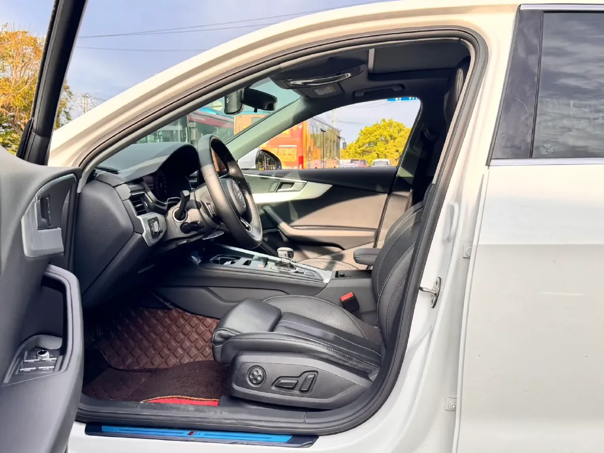 2020 Audi A4L 2.0T 190HP L4 7DCT,autocango,china used car exporter,china ev exporter,chinese used car exporter,chinese used ev exporter