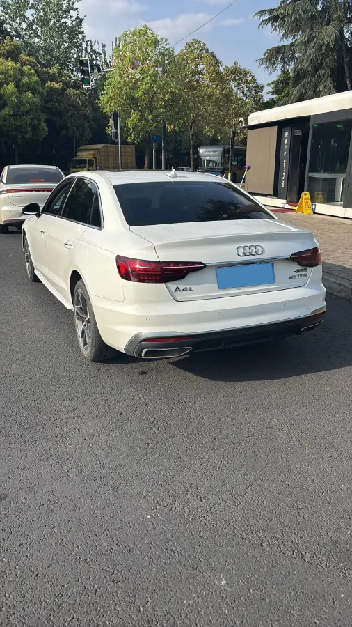 2022 Audi A4L 2.0T 190HP L4 7DCT,autocango,china used car exporter,china ev exporter,chinese used car exporter,chinese used ev exporter