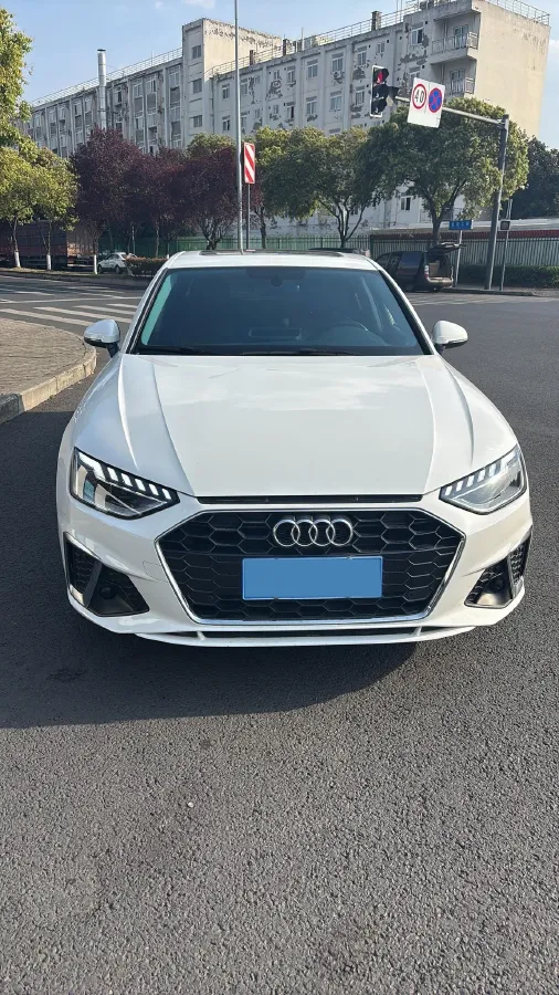 2022 Audi A4L 2.0T 190HP L4 7DCT,autocango,china used car exporter,china ev exporter,chinese used car exporter,chinese used ev exporter
