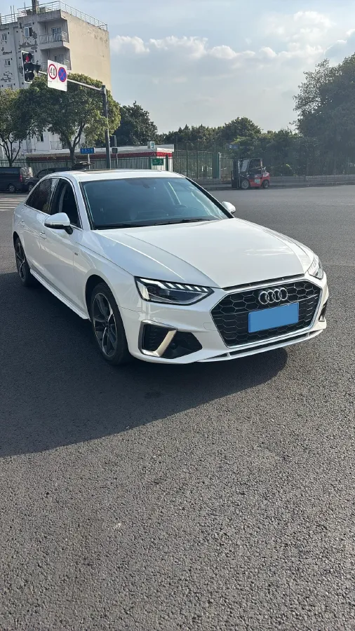 2022 Audi A4L 2.0T 190HP L4 7DCT,autocango,china used car exporter,china ev exporter,chinese used car exporter,chinese used ev exporter