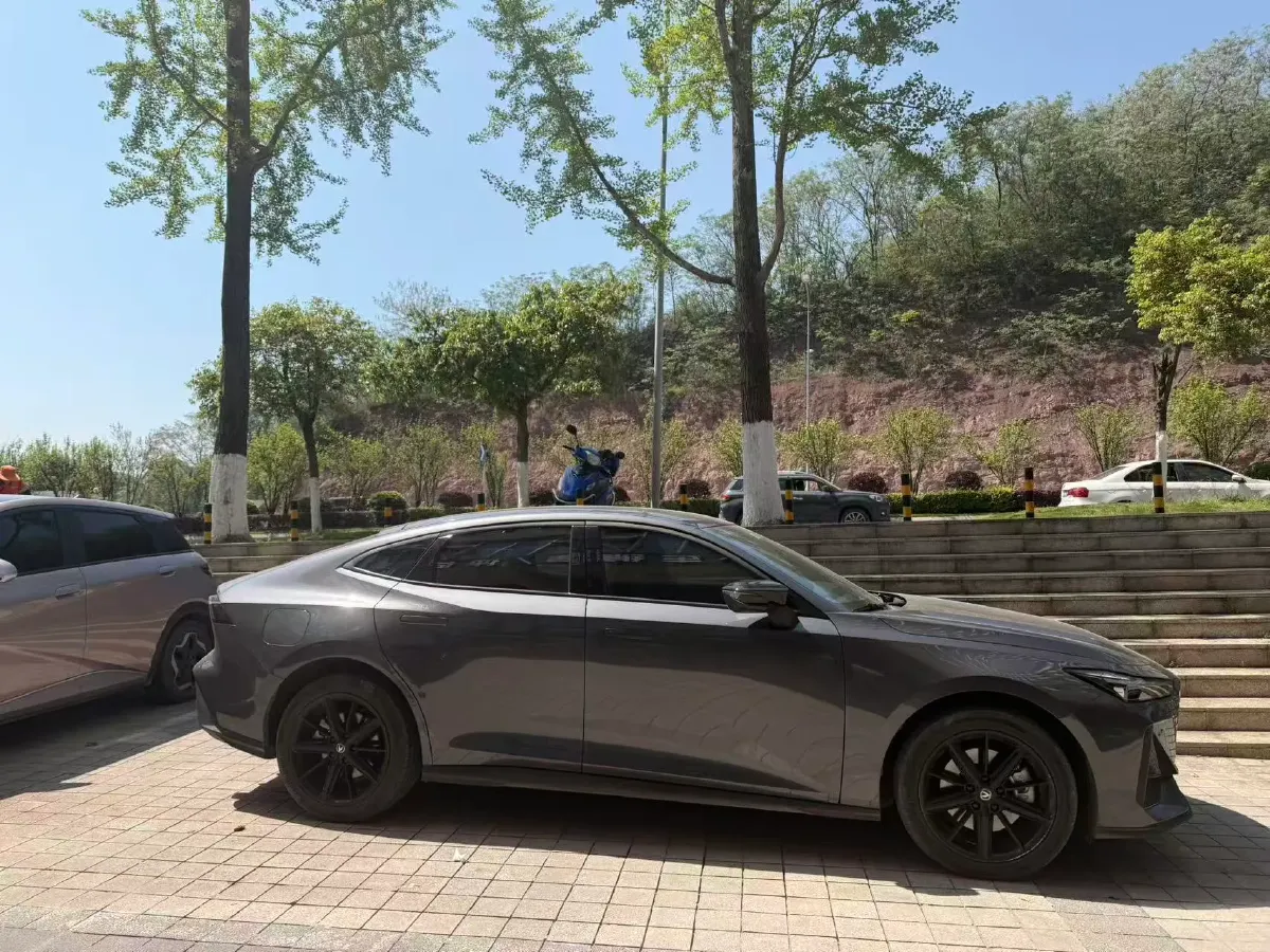 2023 ChangAn UNI-V iDD 1.5T 170HP L4 6TCT PHEV 18.4KWH,autocango,china used car exporter,china ev exporter,chinese used car exporter,chinese used ev exporter