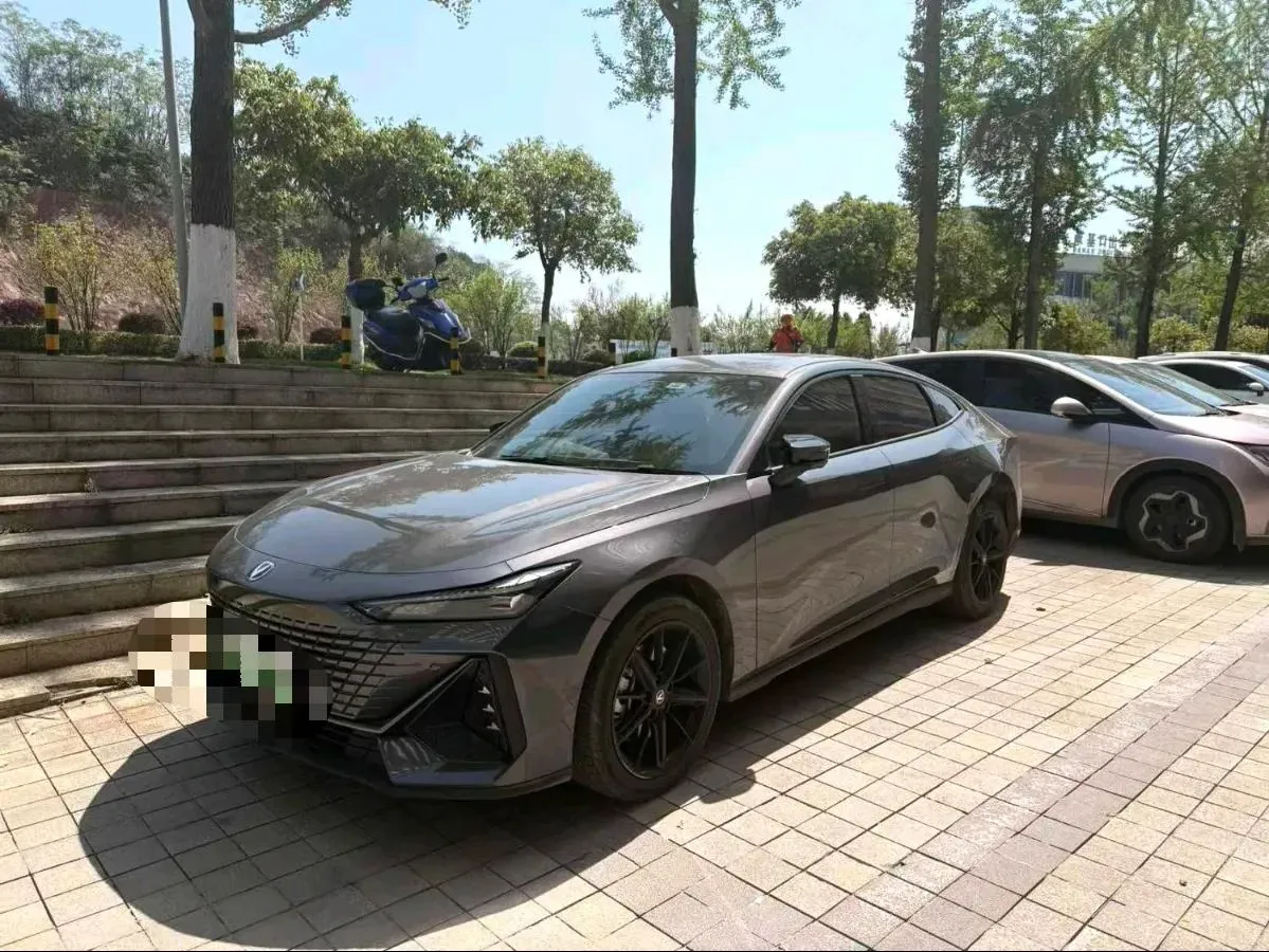 2023 ChangAn UNI-V iDD 1.5T 170HP L4 6TCT PHEV 18.4KWH,autocango,china used car exporter,china ev exporter,chinese used car exporter,chinese used ev exporter