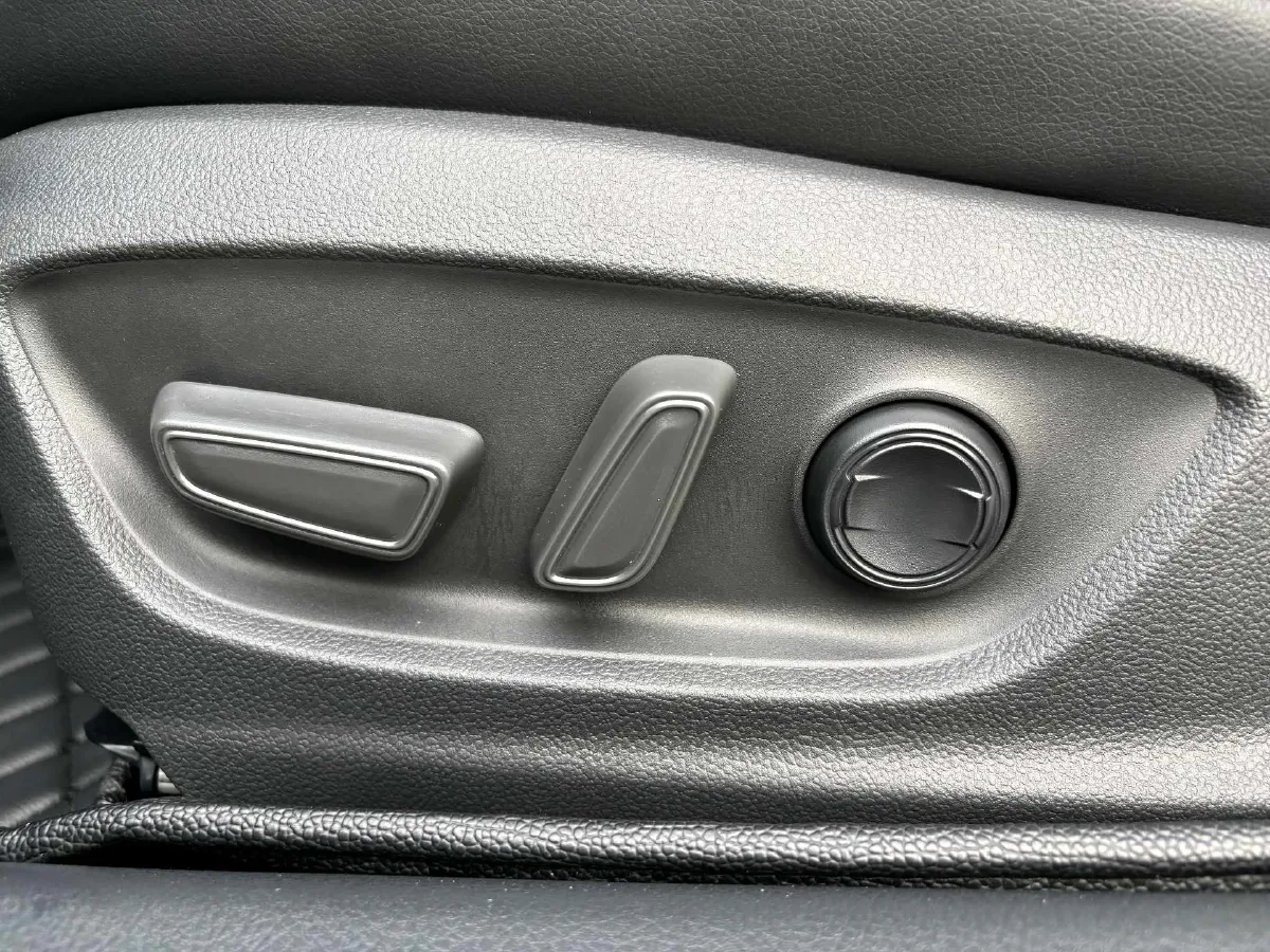 2023 Toyota Camry 2.0L 177HP L4 CVT,autocango,china used car exporter,china ev exporter,chinese used car exporter,chinese used ev exporter