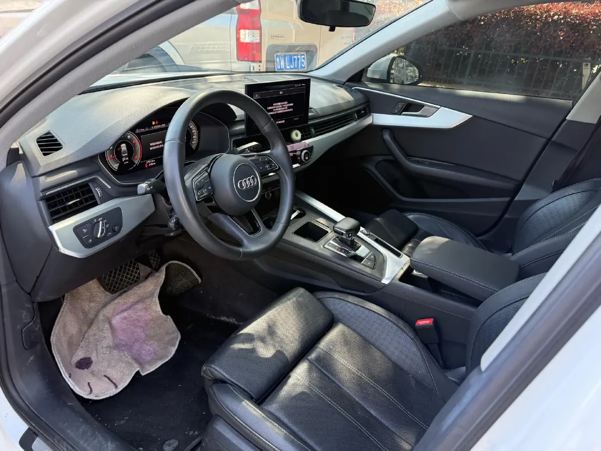 2022 Audi A4L 2.0T 190HP L4 7DCT,autocango,china used car exporter,china ev exporter,chinese used car exporter,chinese used ev exporter