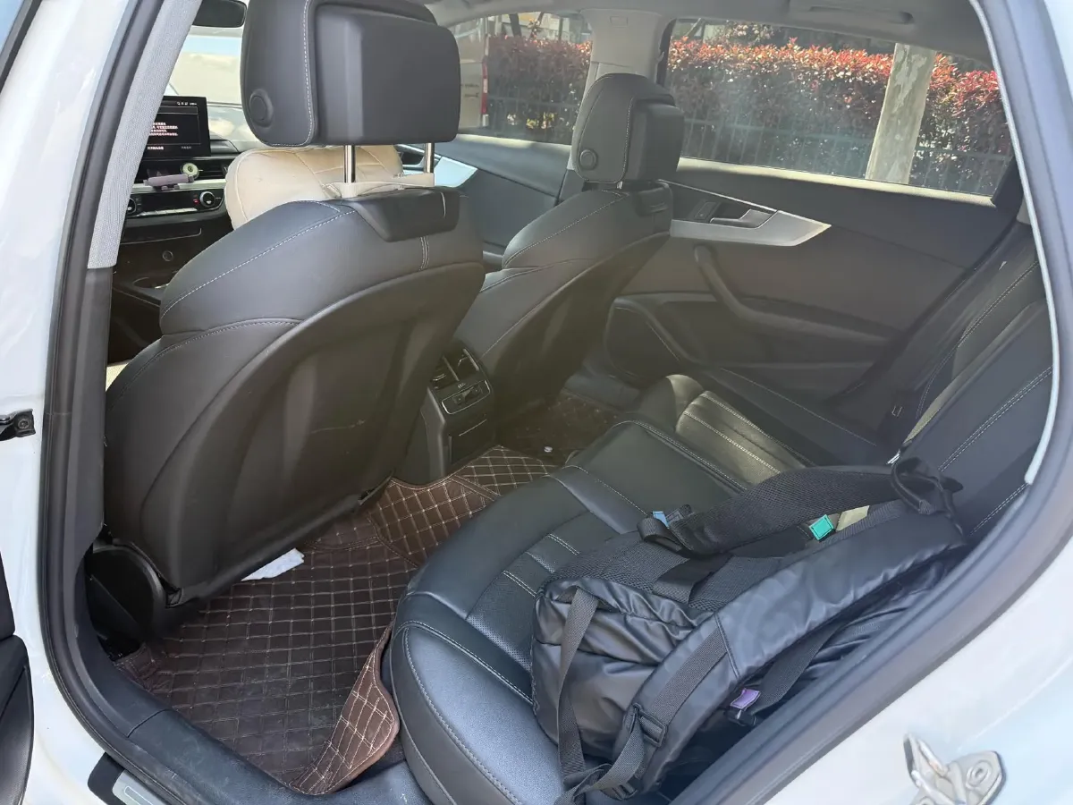 2022 Audi A4L 2.0T 190HP L4 7DCT,autocango,china used car exporter,china ev exporter,chinese used car exporter,chinese used ev exporter