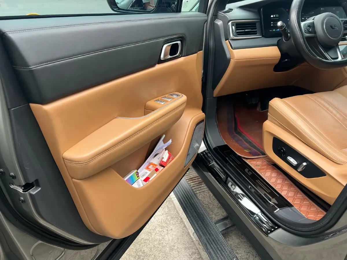 2020 Li ONE Range Extended 131HP REEV 40.5KWH,autocango,china used car exporter,china ev exporter,chinese used car exporter,chinese used ev exporter