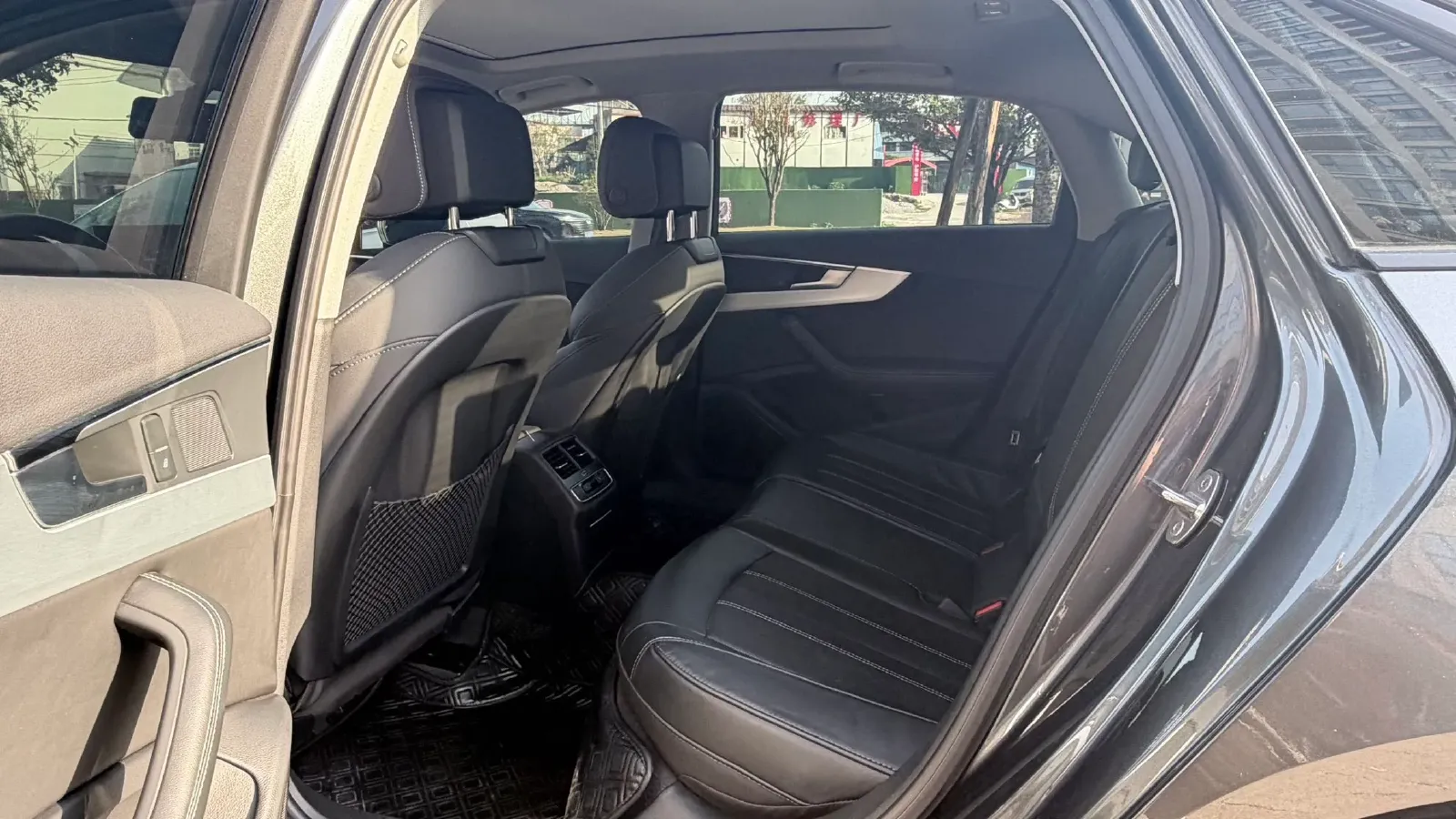 2023 Audi A4L 2.0T 190HP L4 7DCT,autocango,china used car exporter,china ev exporter,chinese used car exporter,chinese used ev exporter