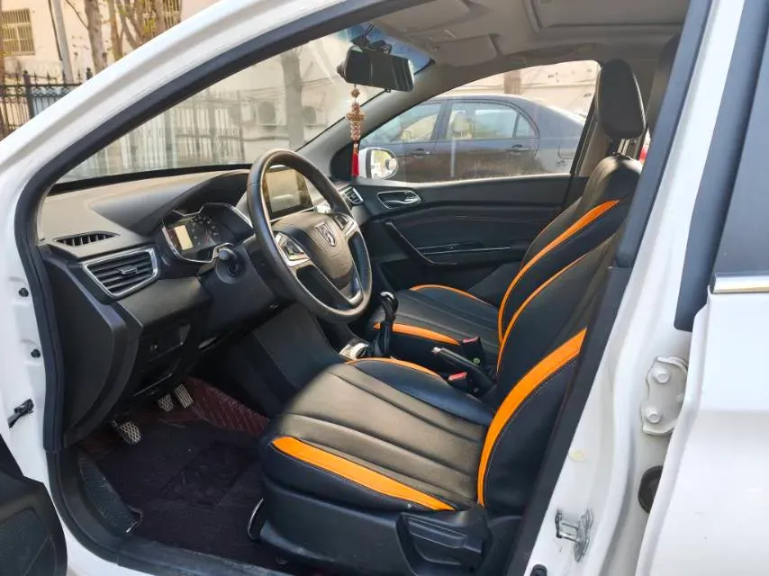 2016 BaoJun 310 1.2L 82HP L4 5MT,autocango,china used car exporter,china ev exporter,chinese used car exporter,chinese used ev exporter